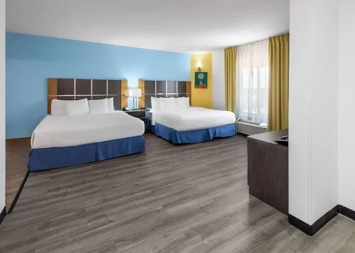 Days Inn & Suites By Wyndham Lubbock Medical Center