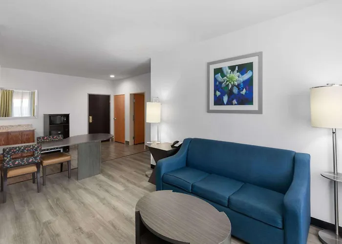 Days Inn & Suites By Wyndham Lubbock Medical Center