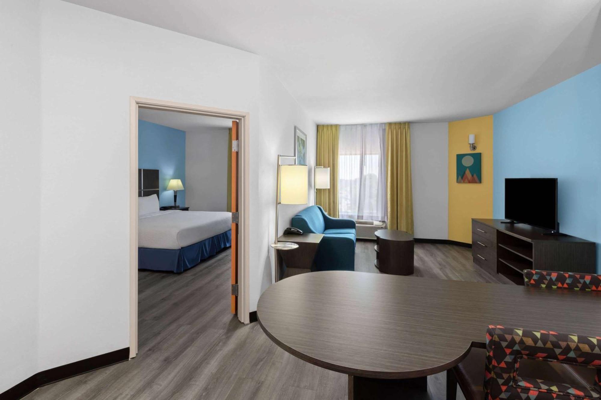 Hotel Days & By Wyndham Medical Center