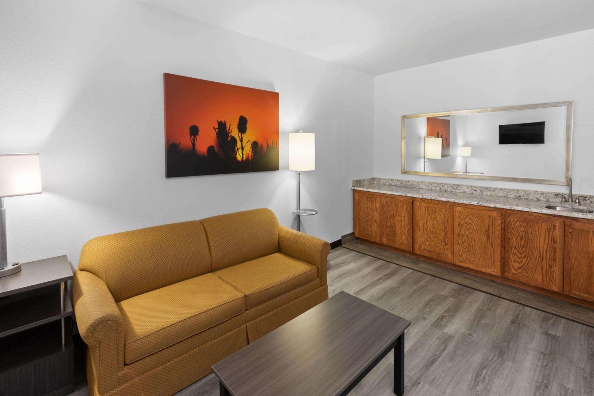 Hotel Days & By Wyndham Medical Center Lubbock
