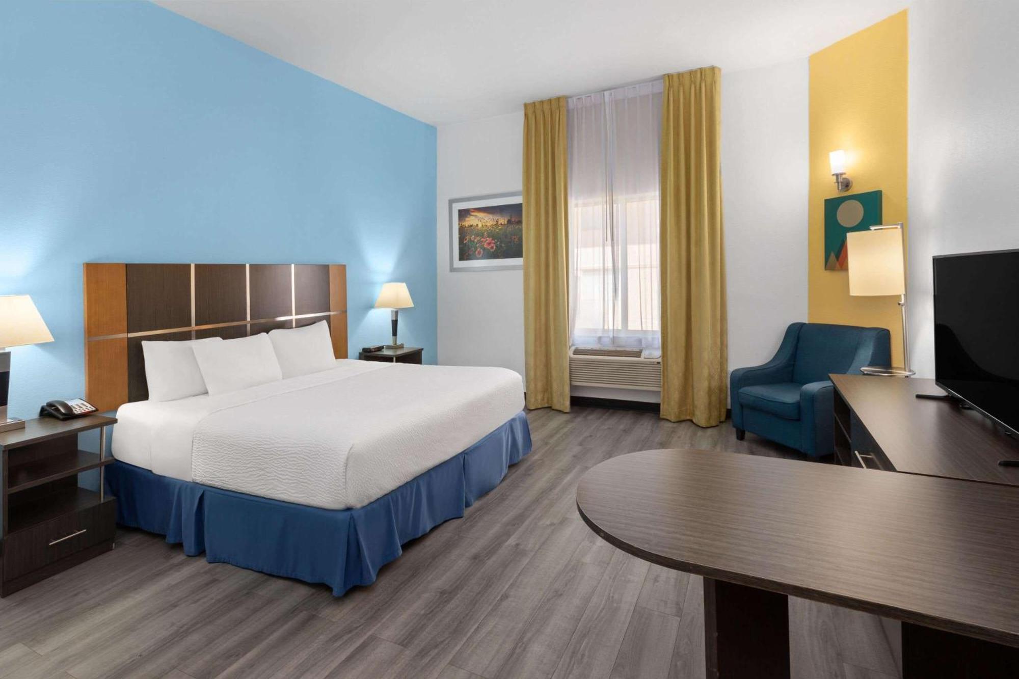 Days & By Wyndham Medical Center Hotel