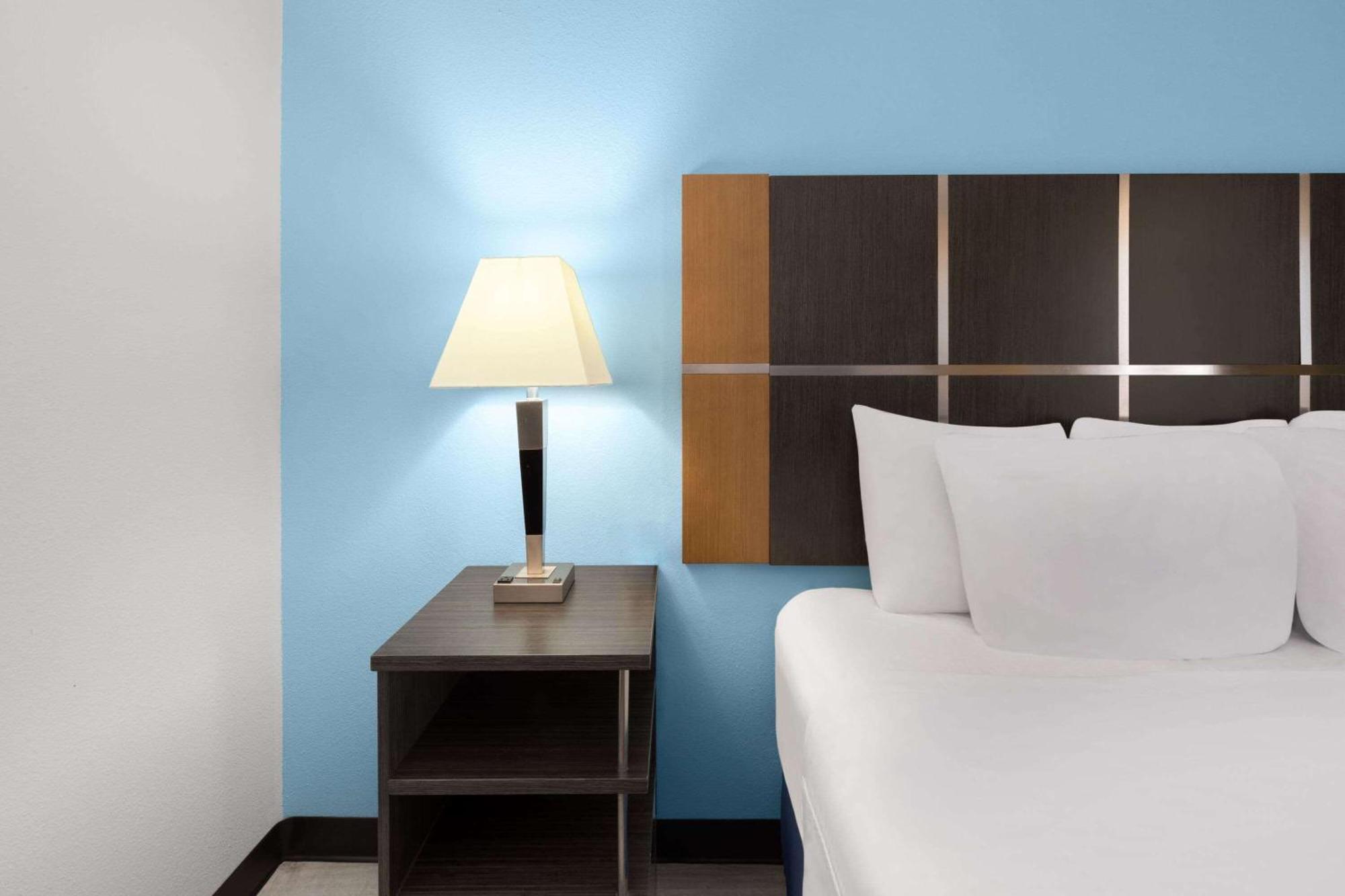 Days & By Wyndham Medical Center Lubbock