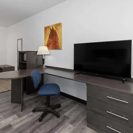 Days Inn & Suites By Wyndham Lubbock Medical Center Extérieur photo