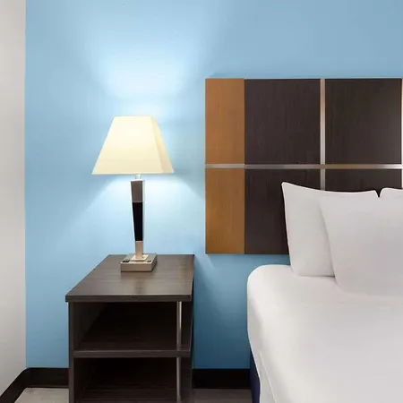 Days Inn & Suites By Wyndham Lubbock Medical Center Extérieur photo