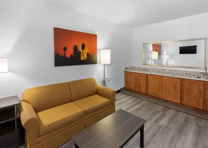 Days Inn & Suites By Wyndham Lubbock Medical Center