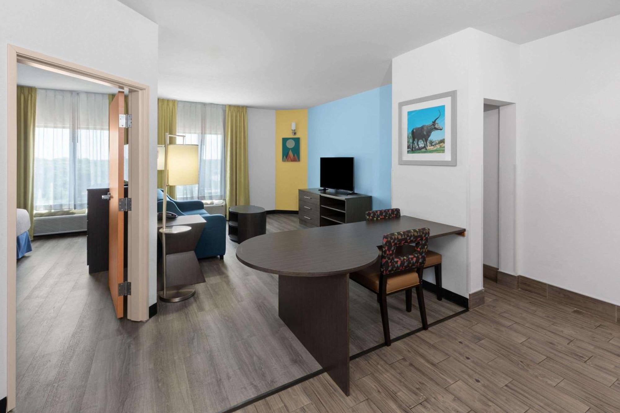 Days & By Wyndham Medical Center 2*
