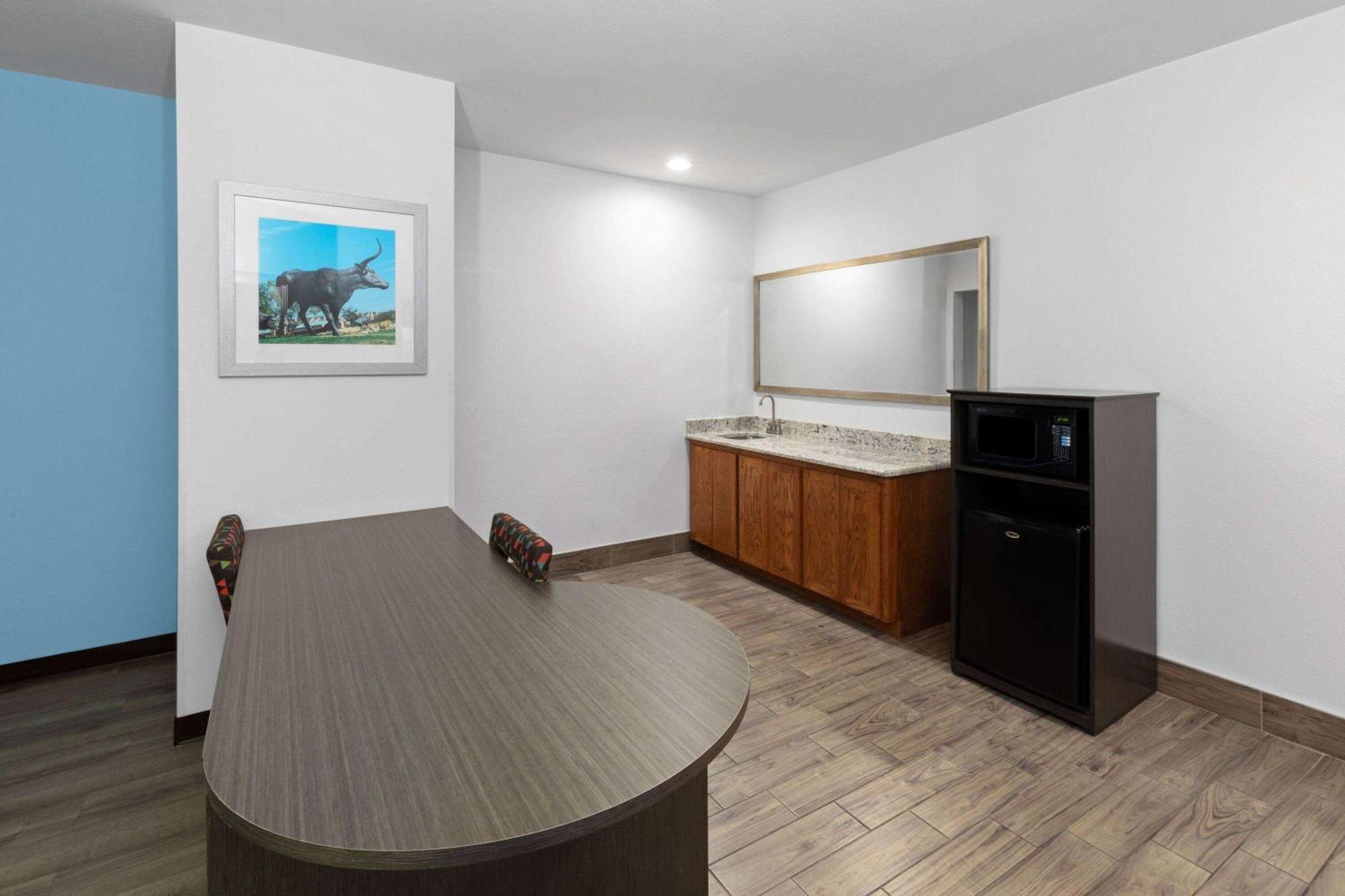 Days & By Wyndham Medical Center Lubbock