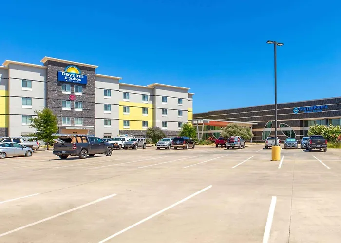 Days Inn & Suites By Wyndham Lubbock Medical Center