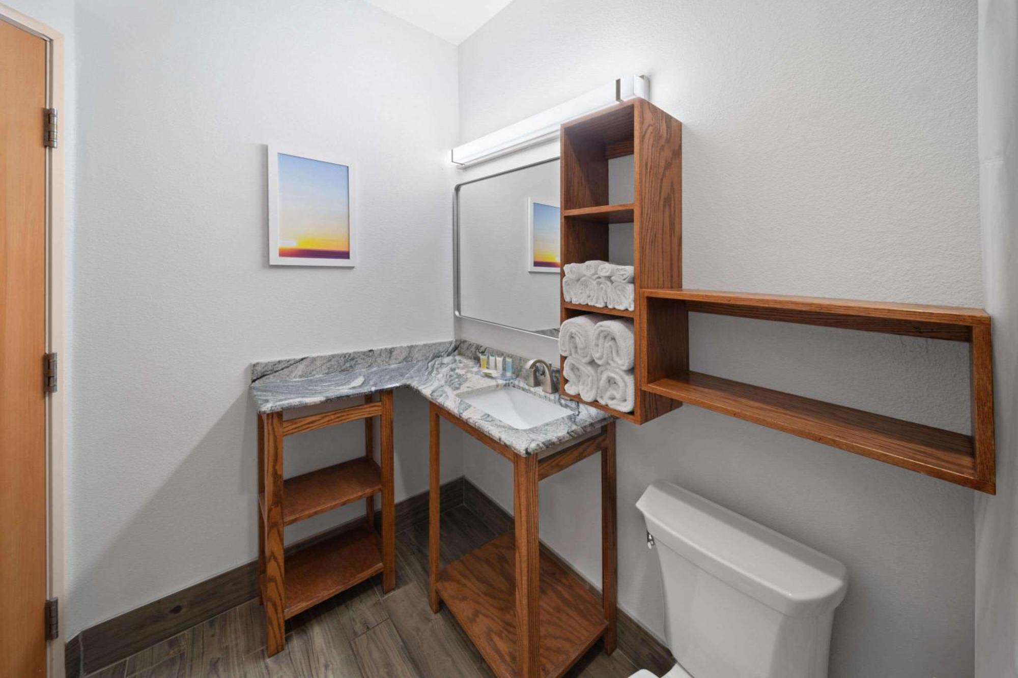 Days & By Wyndham Medical Center Hotel Lubbock