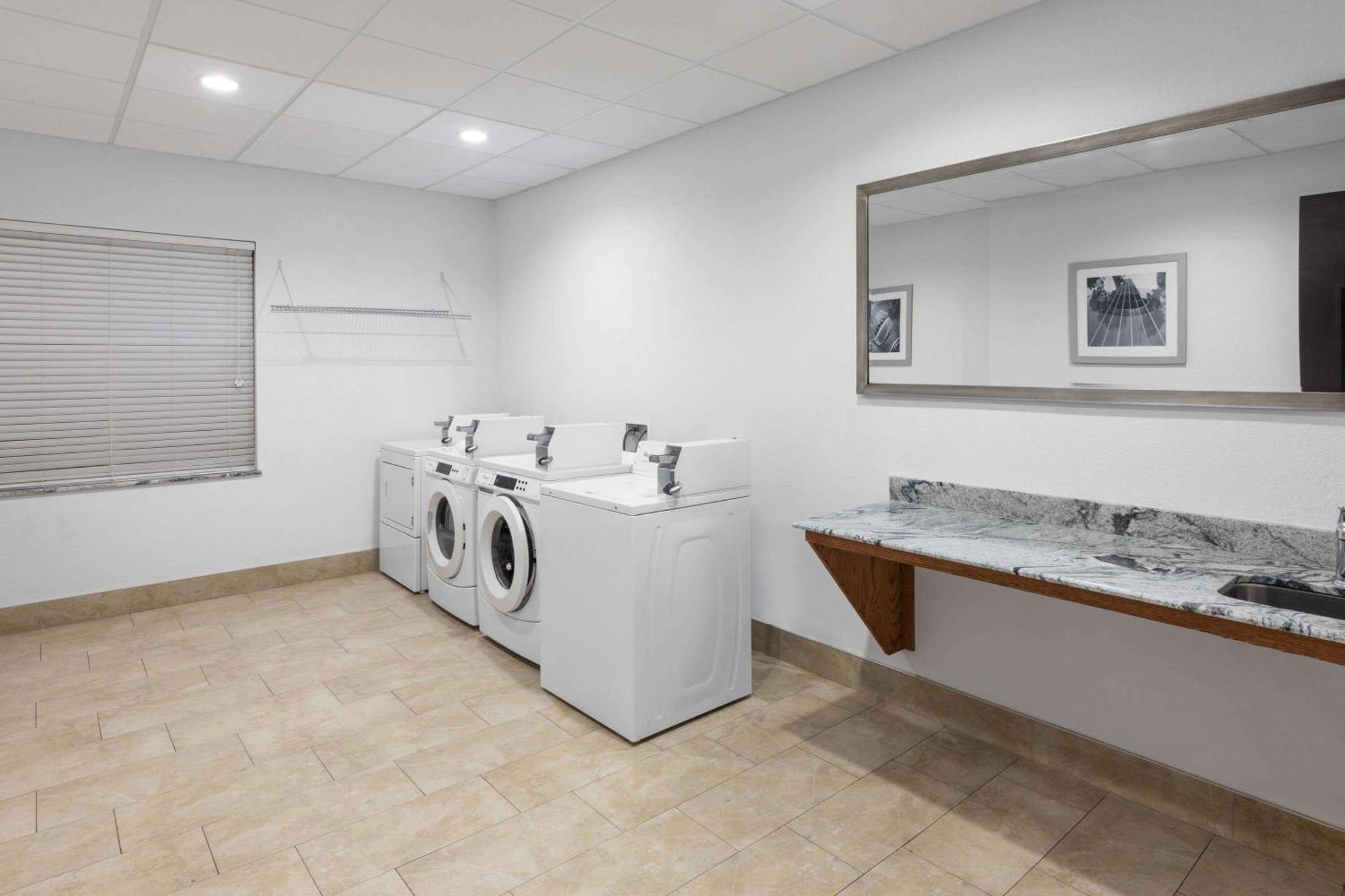 Days & By Wyndham Medical Center Hotel Lubbock